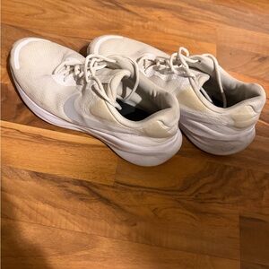 Nike Men's White Athletic Shoes